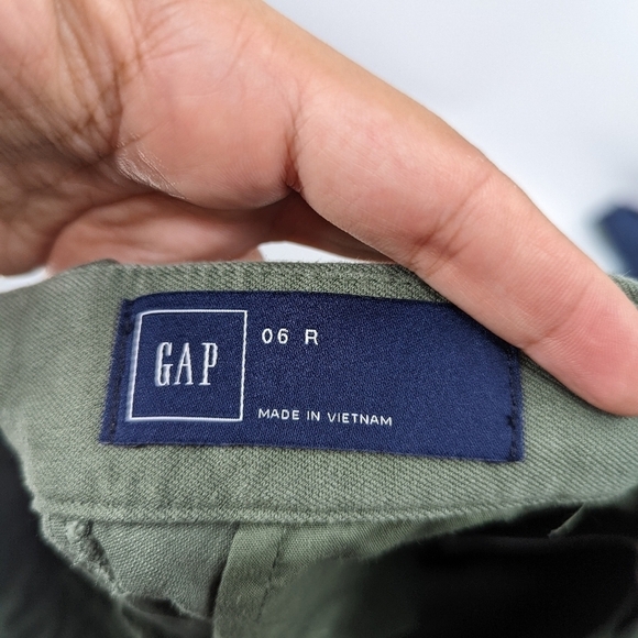 GAP Flat Front Cropped Pants - Picture 7 of 8